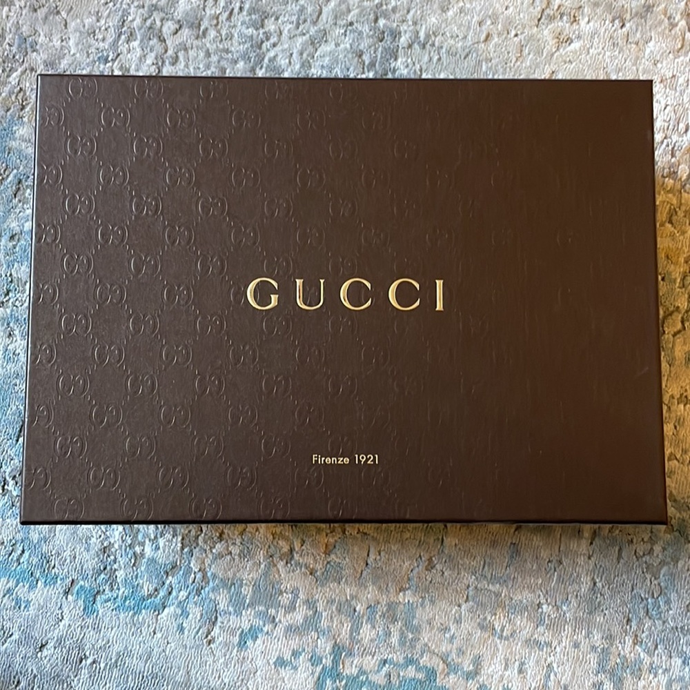 New in box Authentic Gucci Black heels and zipper in back Size 35.5 - Picture 6 of 7